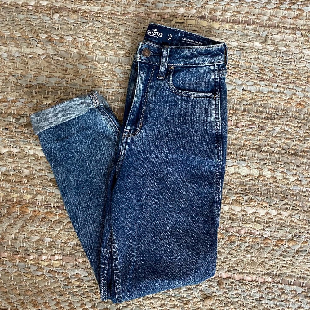 HOLLISTER MOM JEANS -- SIZE 24